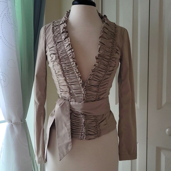 Chino Ruffled Jacket - Picture 2 of 7